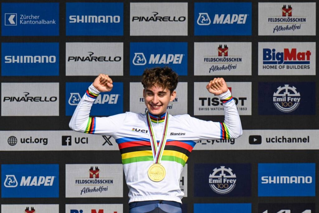 Champion du monde du chrono juniors, Paul Seixas passe directement des U19 à l'équipe World Tour de Decathlon AG2R La Mondiale.