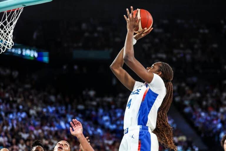 Dominique Malonga est prête pour aider à Lyon à conquérir le titre de basket féminin.